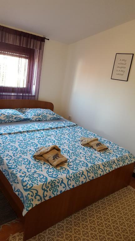Apartmani Viktorija Fažana Buitenkant foto